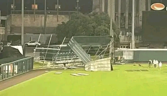 „Orkan-Chaos beim BVB: Trainingszentrum schwer verwüstet – Spieler verletzt“