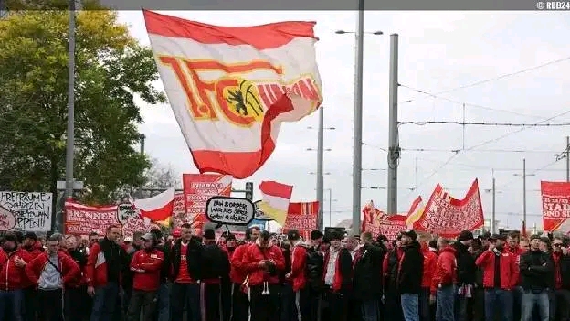 EILMELDUNG: Massive Unruhen in Leipzig – Tausende Fußballfans verwandeln die Innenstadt in ein brodelndes Meer aus Emotionen