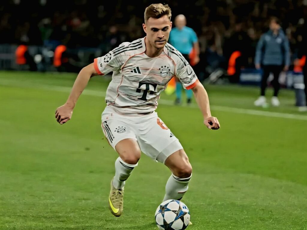 Joshua Kimmich sagte, die erste Halbzeit des Sieges gegen PSG sei eine der besten, die er erlebt habe: „Die erste Halbzeit war die beste, die ich in meiner Zeit bei Bayern erlebt habe. Einen solchen Gegner auf diesem hohen Niveau mit so einem Fußball wehzutun, hat sich sehr, sehr gut angefühlt.“
