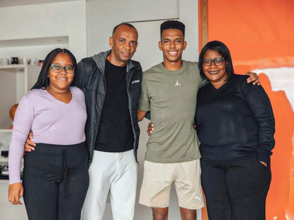 ๐จ๐ช๐ต๐ฒ๐ป ๐๐๐๐ฒ๐๐ฎ๐ผ ๐ช๐ถ๐น๐น๐ถ๐ฎ๐ป ๐บ๐ผ๐๐ฒ๐ฑ ๐๐ผ ๐๐ป๐ด๐น๐ฎ๐ป๐ฑ ๐ณ๐ฟ๐ผ๐บ ๐๐ฟ๐ฎ๐๐ถ๐น ๐ต๐ฒ ๐๐ฎ๐ ๐น๐ถ๐๐ถ๐ป๐ด ๐ถ๐ป ๐ฎ ๐ต๐ผ๐๐ฒ๐น. ๐๐ถ๐ฒ๐ฟ๐ป๐ฎ ๐๐ถ๐น๐น ๐ฟ๐ฒ๐ฝ๐ผ๐ฟ๐๐ฒ๐ฑ ๐๐๐รช๐รฃ๐ผ ๐ฎ๐ป๐ฑ ๐ต๐ถ๐ ๐ณ๐ฎ๐บ๐ถ๐น๐ ๐ต๐ฎ๐๐ฒ ๐ป๐ผ๐ ๐บ๐ผ๐๐ฒ๐ฑ ๐ถ๐ป๐๐ผ ๐ฎ ๐ต๐ผ๐๐๐ฒ ๐ถ๐ป ๐๐ผ๐ป๐ฑ๐ผ๐ป.