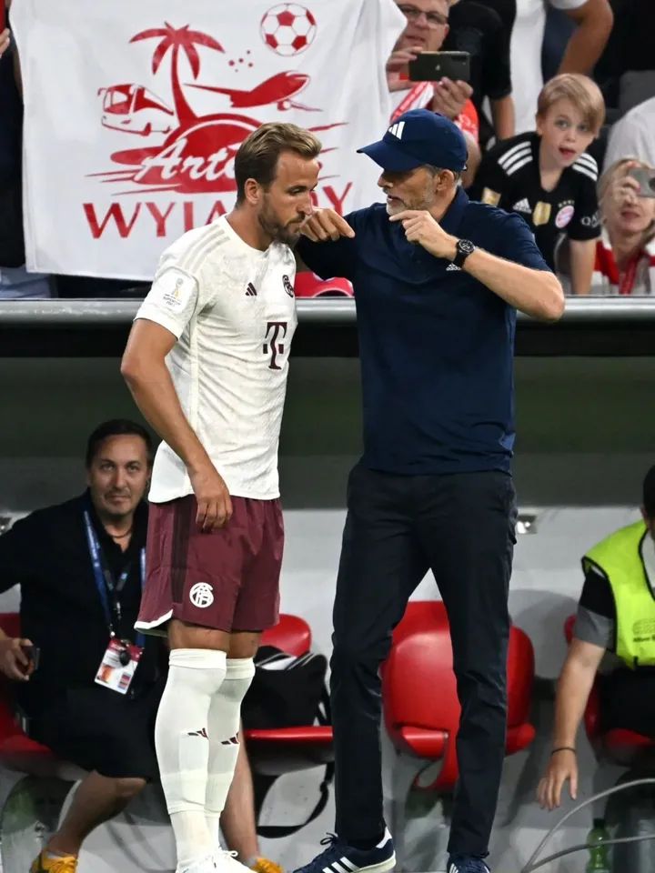🔴🗣️Thomas Tuchel über Harry Kane, der mit 78 Toren für England Pelés 77 Tore für Brasilien übertroffen hat: „Das ist das Sahnehäubchen. Harrys Einsatz in diesen Spielen ist außergewöhnlich. Er ist sehr engagiert in allem, was wir tun. Genauso ist es beim FC Bayern München. Er ist mental und körperlich auf höchstem Niveau fit. Er schießt ein Tor nach dem anderen für uns. Die Art und Weise, wie er arbeitet, defensiv zurückarbeitet und Lösungen im Angriff findet, ist herausragend.“
