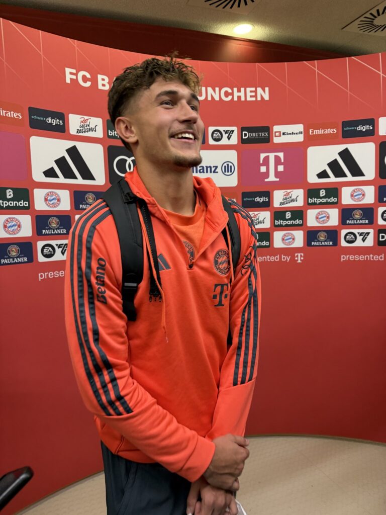 🚨🗣️ Tom Bischof über seine neue Rolle als Linksverteidiger – und warum er damit überraschend gut zurechtkommt