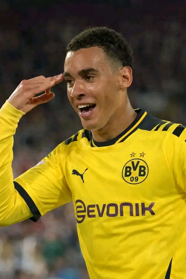 Schock-Transfer in der Bundesliga: Jamal Musiala wechselt für Rekordsumme zu Borussia Dortmund!
