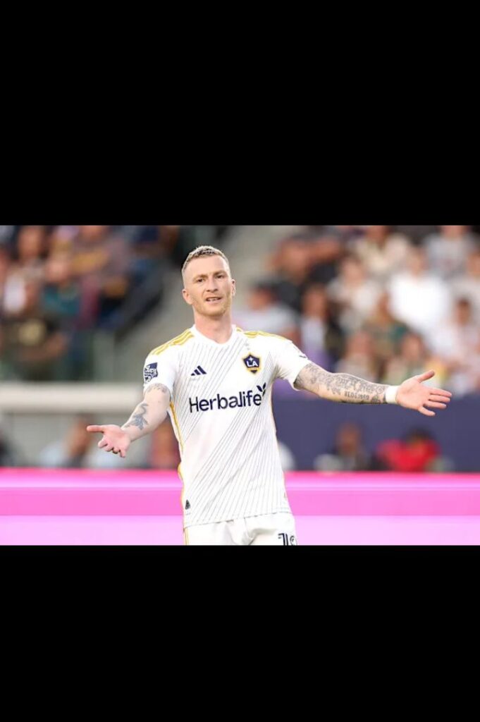 KONTROVERSE ENTFLAMMT: Marco Reus im Mittelpunkt eines aberkannten Tores bei Borussia Dortmund