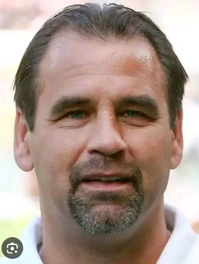 💔 Bayer 04 Leverkusen STEHT VEREINT HINTER Ulf Kirsten In einem emotionalen Zeichen der Geschlossenheit hat sich die gesamte Leverkusener Gemeinschaft hinter ihrem Trainer während eines schwierigen und unsicheren Moments versammelt. Fans, Spieler und Vereinsführung senden eine klare Botschaft: Kirsten ist nicht…
