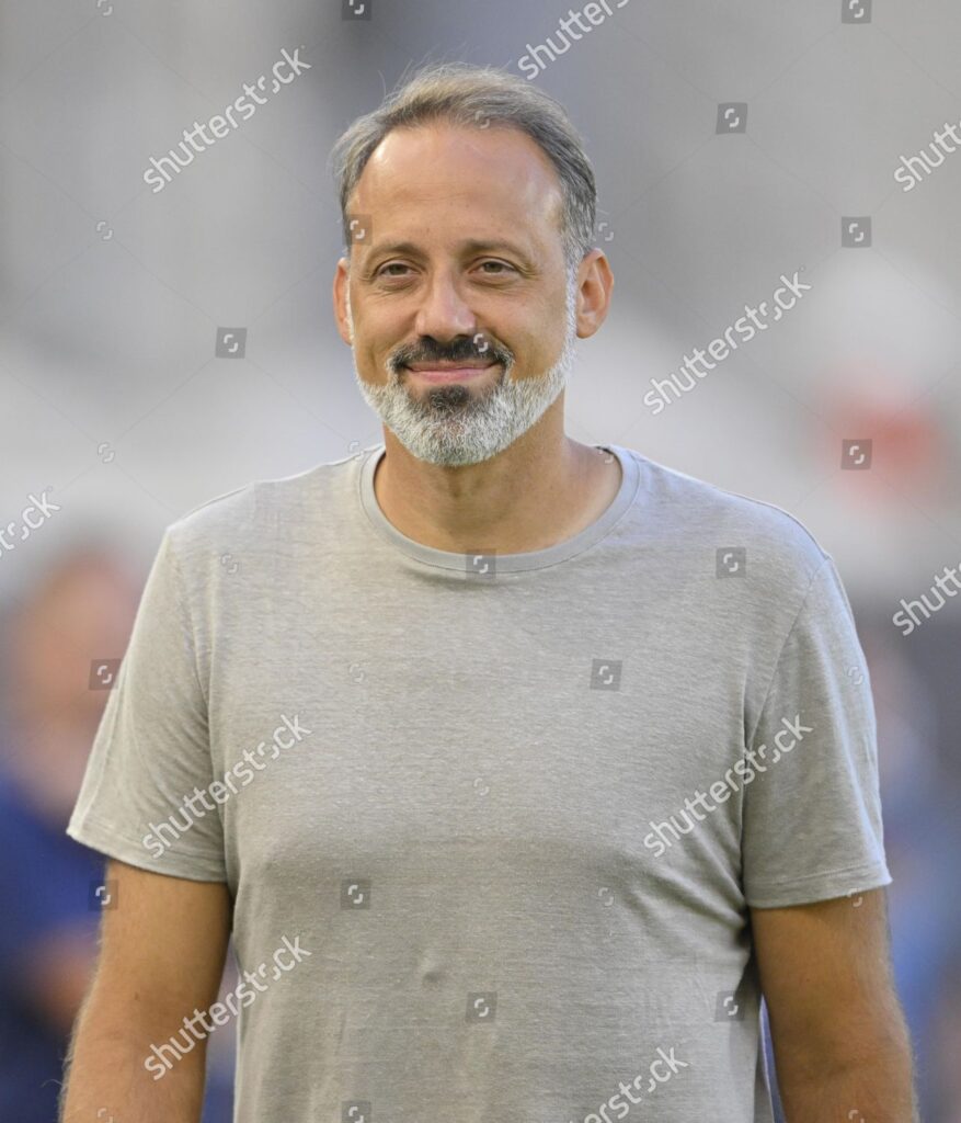 Der VfB Stuttgart hat sich in einem bewegenden Zeichen der Geschlossenheit hinter Pellegrino Matarazzo gestellt