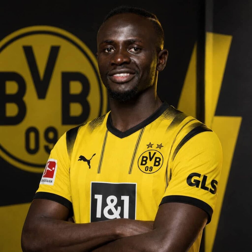 Schockwellen im Weltfußball: Der sensationelle Transfer von Sadio Mané zu Borussia Dortmund lässt die Fans fassungslos und sprachlos zurück…