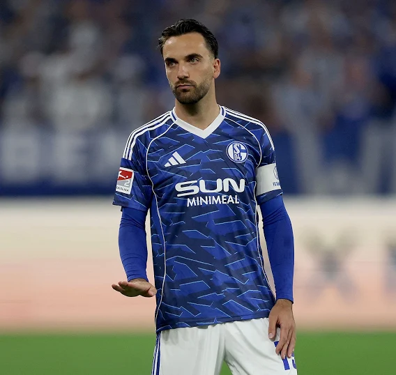 EILMELDUNG: FC Schalke 04 suspendiert Kenan Karaman – Unruhe im Verein